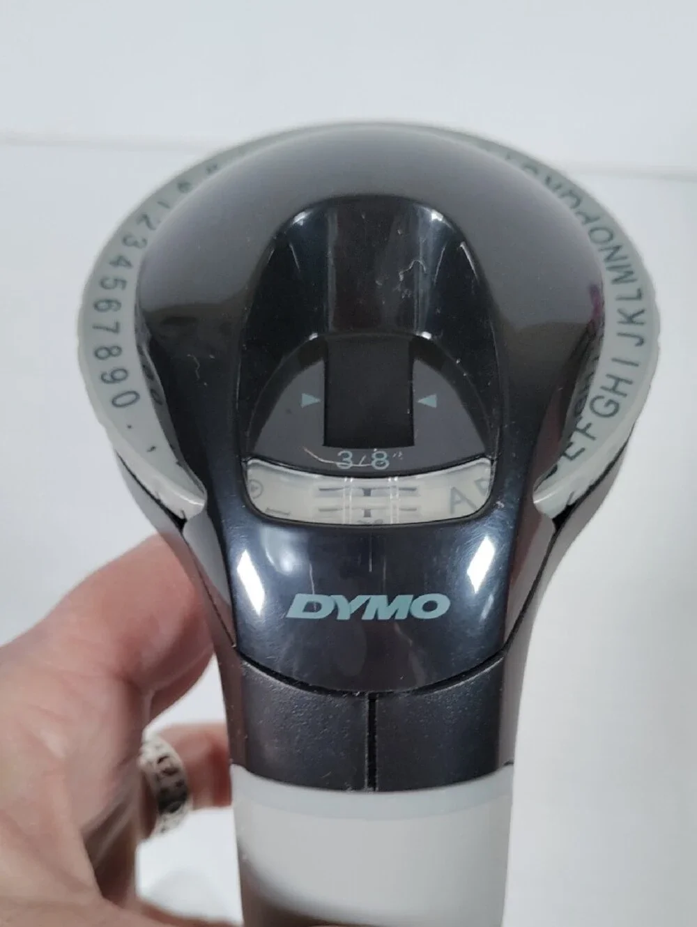 I098 Dymo Handheld Label Embosser with 5 Rolls of Label Tape